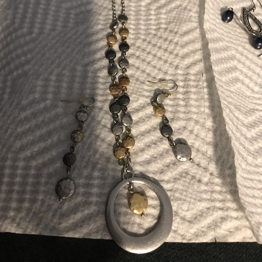 Necklace earrings set